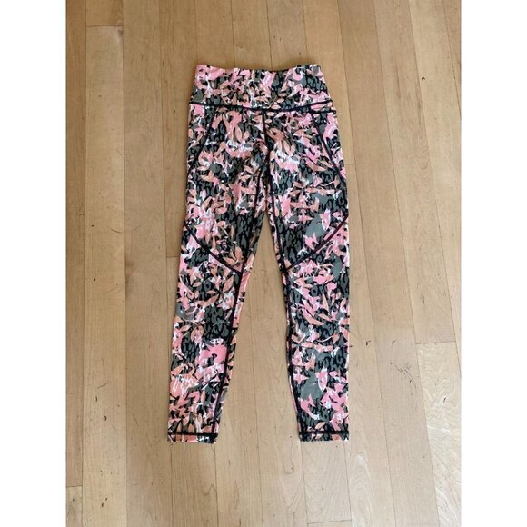 đť…şSWEATY Betty BNWOT "Power" Tights Sz 2XS New Pull on Floral Pink/Green - Picture 2 of 8